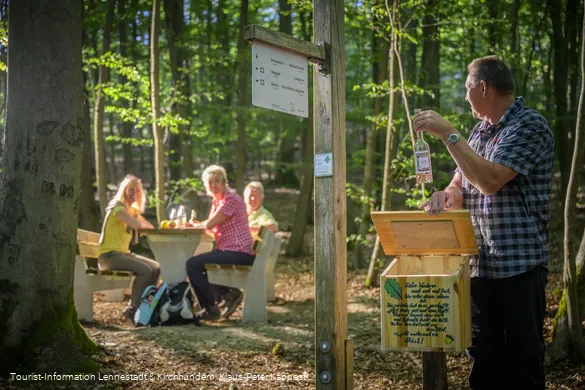 Pause an der Schnapseiche